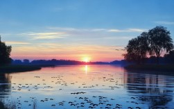 黄昏即景作文中间如何巧妙描绘，融入个人情感与细节？